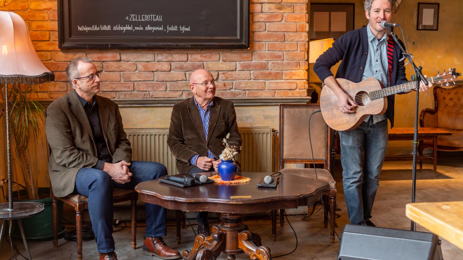 Bereményi Géza három Budapest-dalszöveget írt Cseh Tamásnak, a negyediket Járai Márk kapta