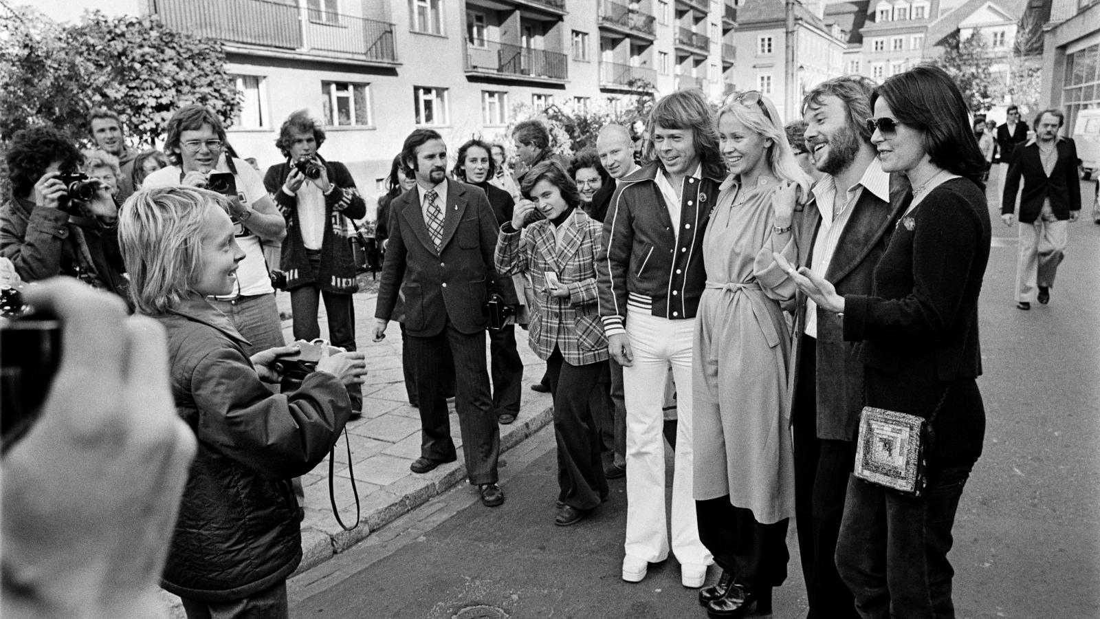 Az ABBA zenekar 1976-ban ellátogatott Lengyelországba. Az Arrival című nagylemezük dalait Varsóban hallhatták először