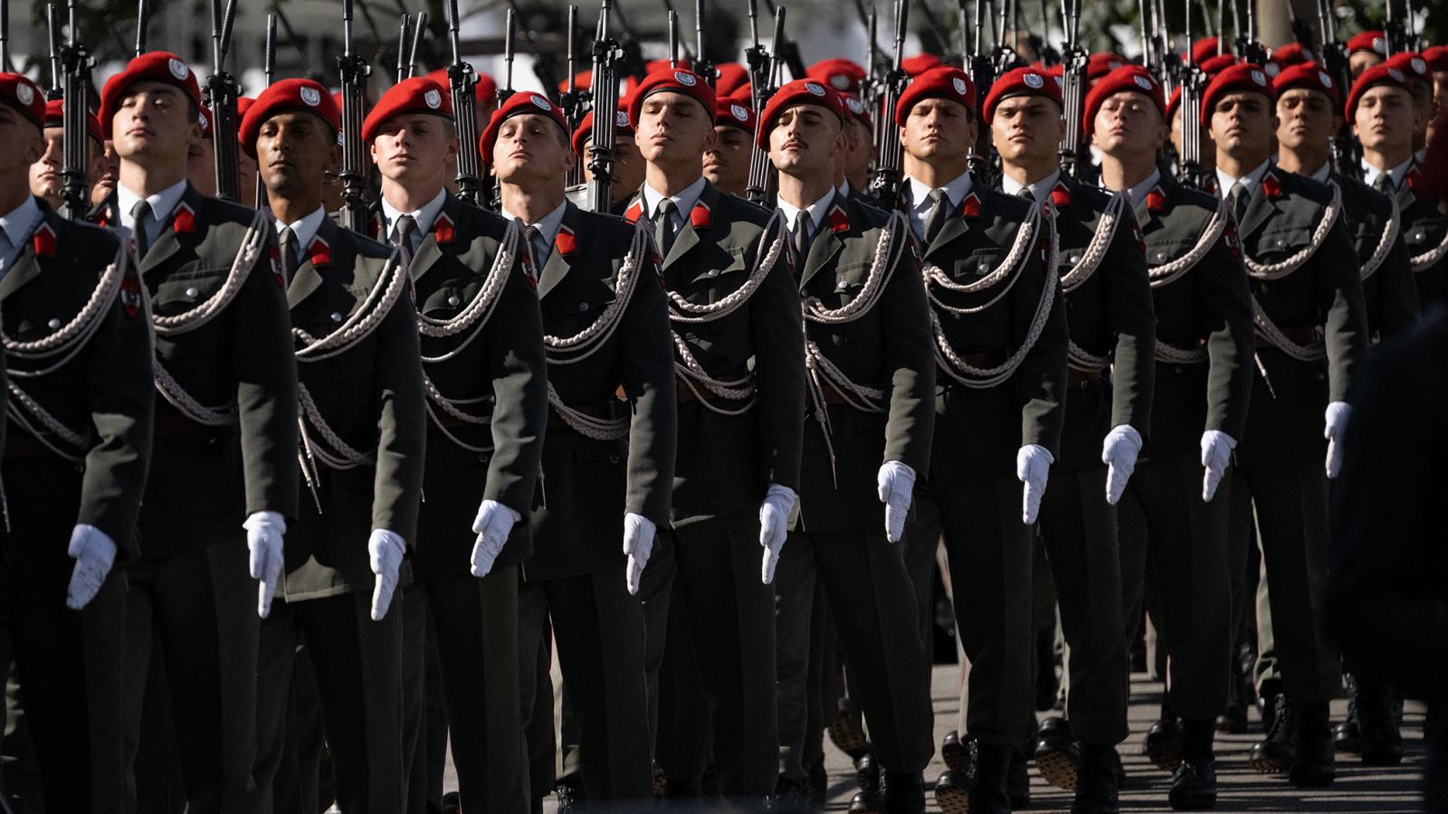 Az osztrák hadsereg a tartalékosok aktivizálásával 55 ezer fősre nőhetne, ám a szakértők szerint ennél is tovább kell menni