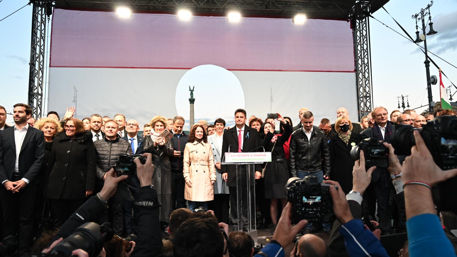 Az MSZP február közepén dönt választási indulásuk formájáról, a Jobbik márciusban állít országos listát