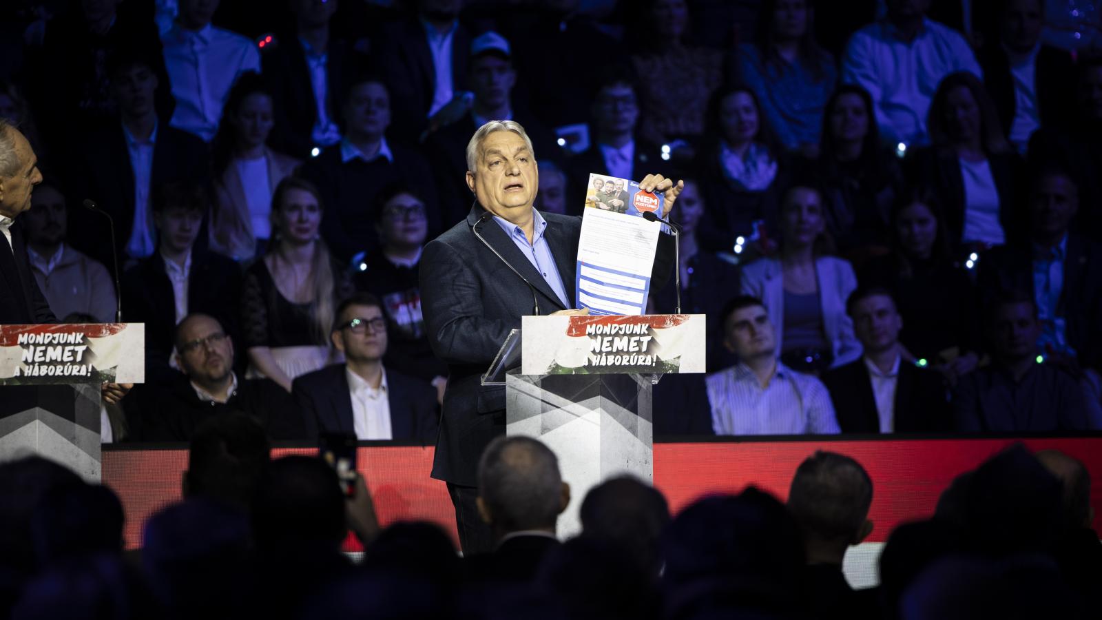 Magyar Péter nyerte ezt a szombatot is, a nagy bocsánatkérés árnyékában Orbán Viktornak csak néhány történetre futotta