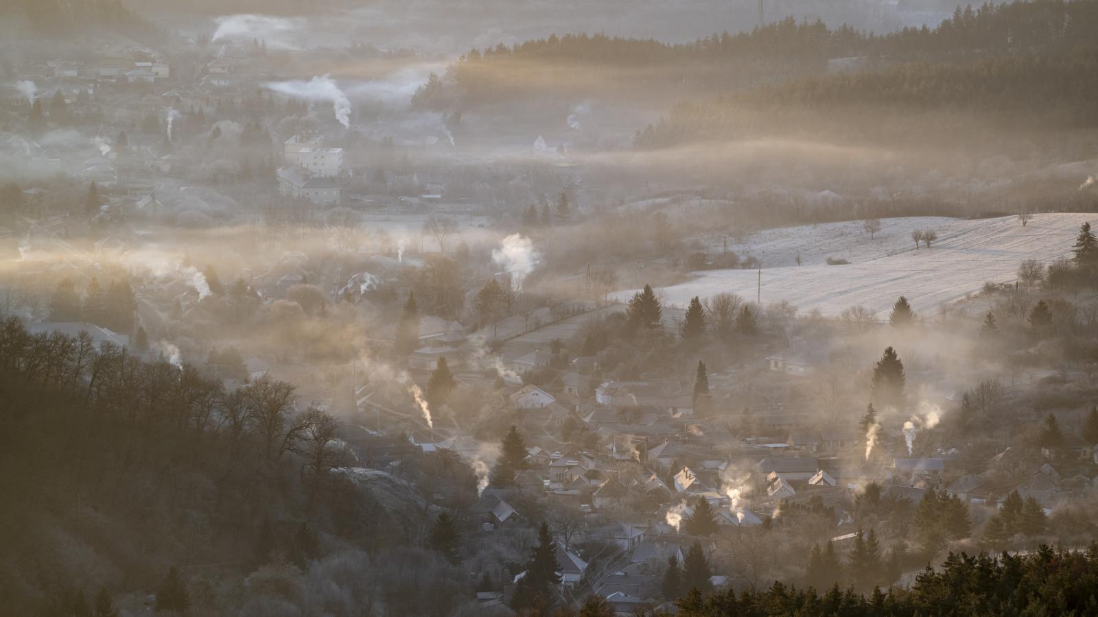 Köd Salgótarján felett még 2025. december 27-én