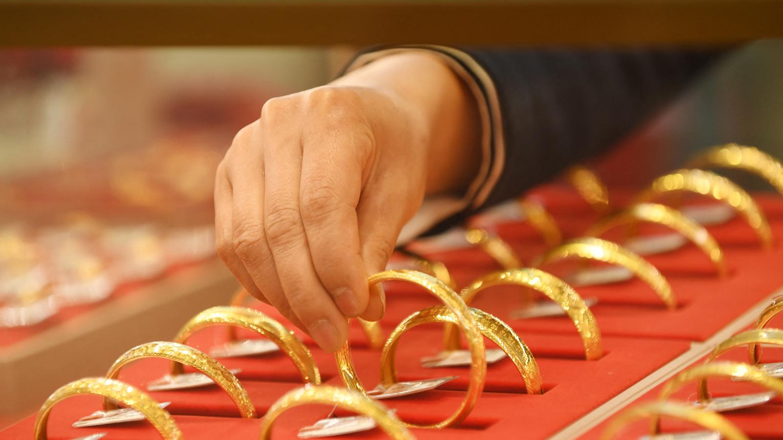 Új lélektani határt lépett át az arany ára, soha ilyen sok pénzt nem kértek még a nemesfémért