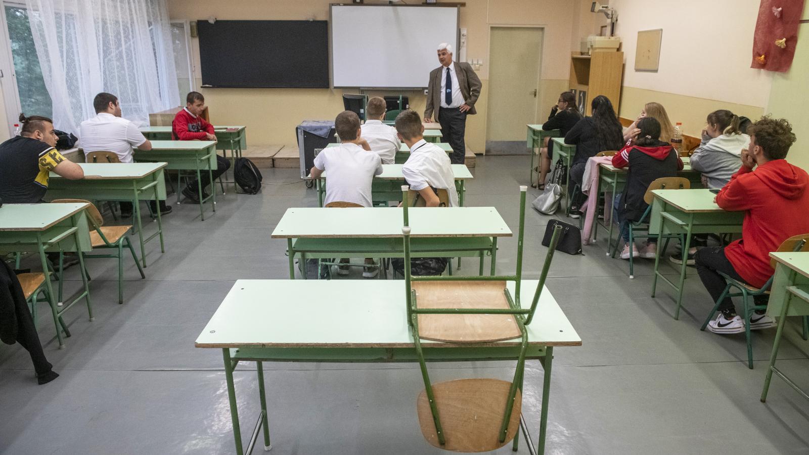 Az összes magyarországi szakképző intézményben bevezetik az MI-oktatást