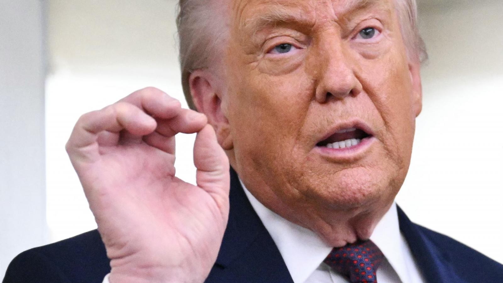 Donald Trump közölte, huszonöt százalékra emeli a Dél-Koreára kivetett vámokat