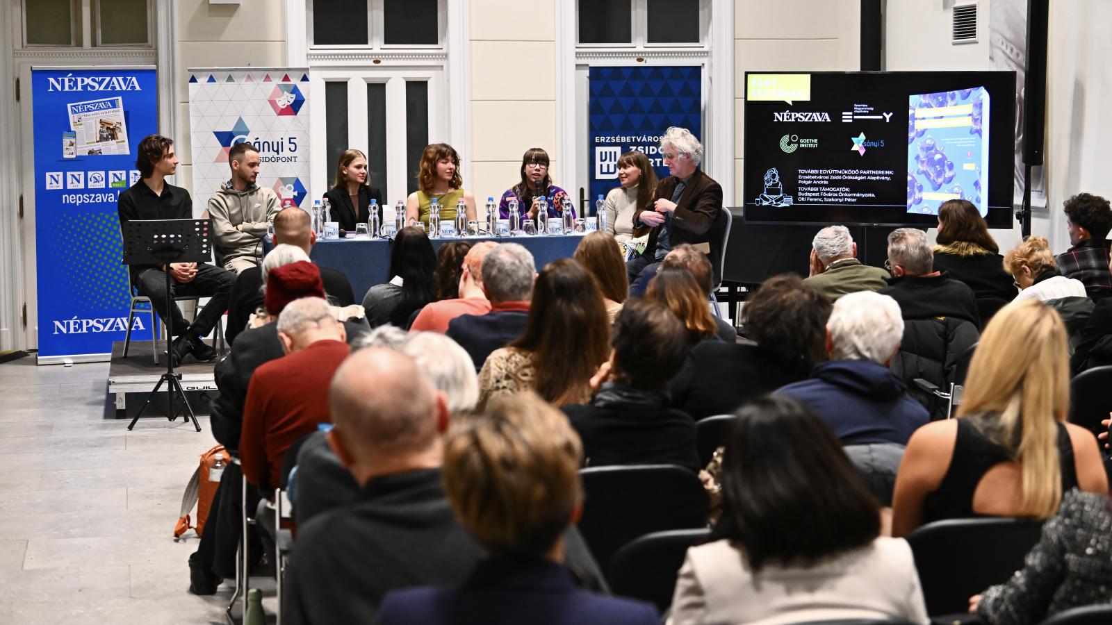 Balról jobbra: Kiss Bálint Béla, Fekete Gergő, Bolovits Bodza, Bátor Emma, Krolikowski L.Lilian, Bálint Orsolya és Upor László