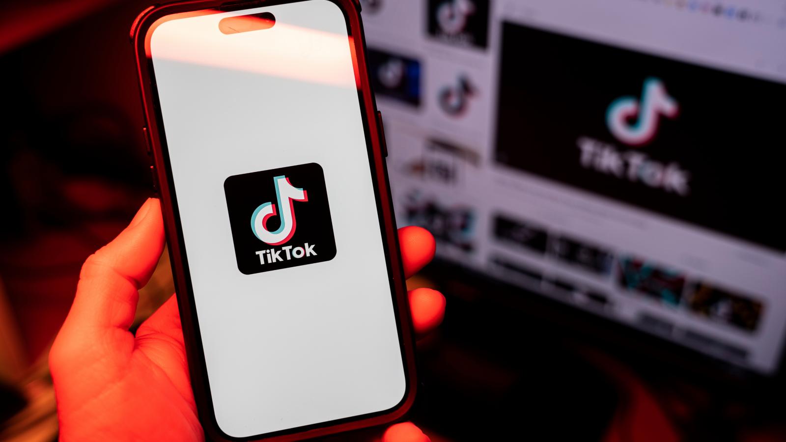  A politikai botrányokkal könnyen felhasználókat veszíthetnek