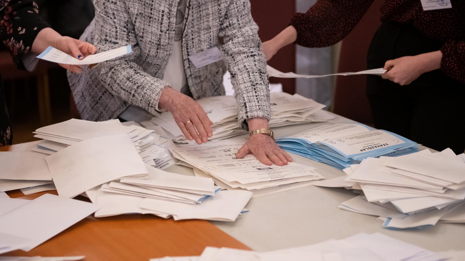 Videóval toboroz szavazatszámlálókat a Tisza Párt az áprilisi választásra