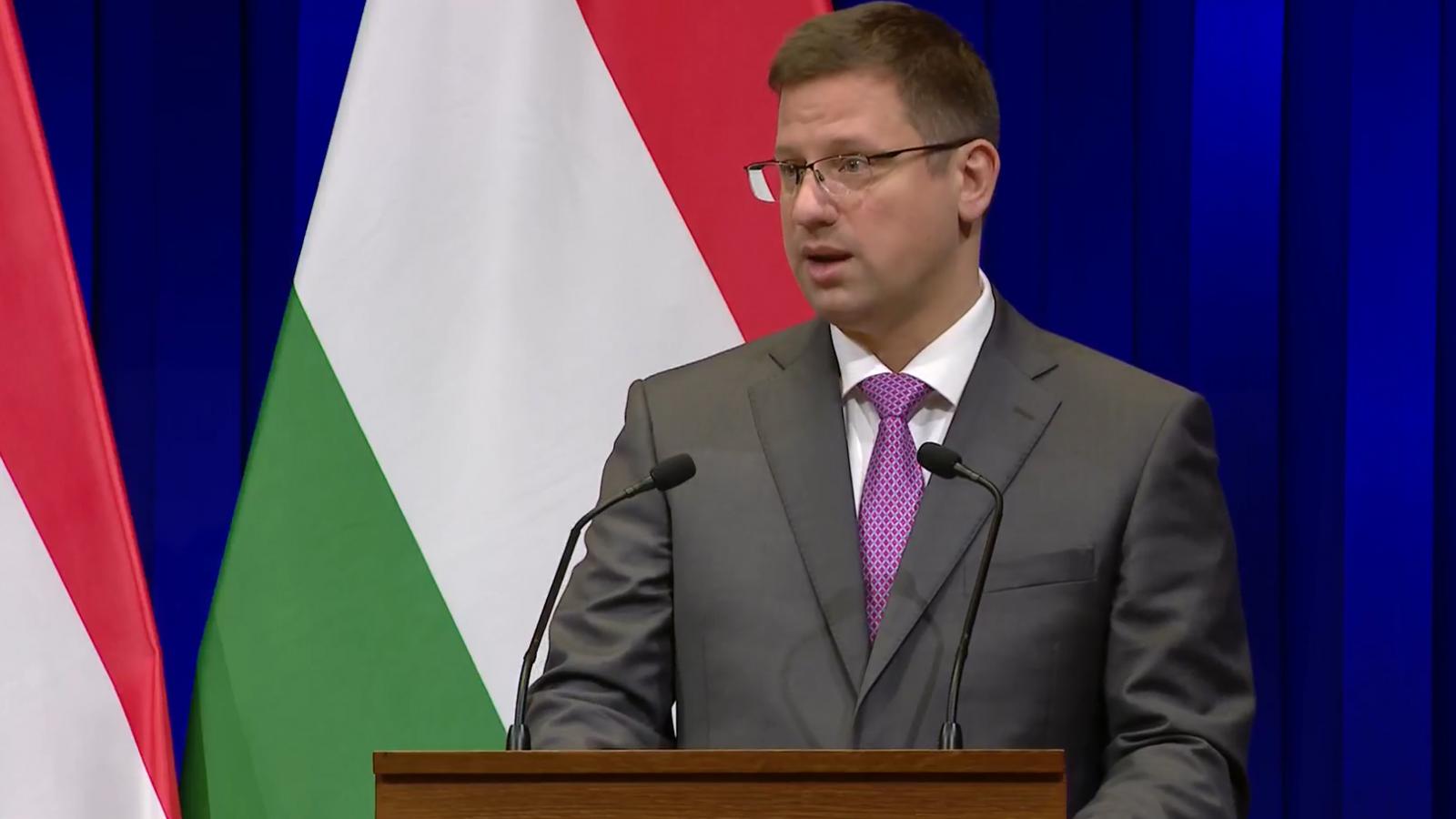 Gulyás Gergely: Lázár János vélhetően hibázott, amikor vécétakarításra küldte a cigányokat