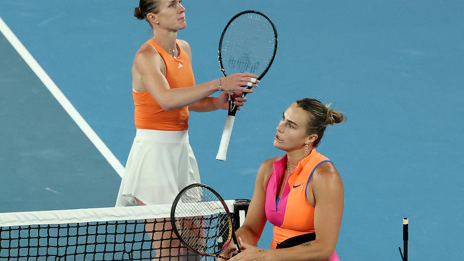 A műsorközlő már meccs közben bemondta, hogy a fehérorosz és az ukrán játékos nem fog kezet egymással a meccs végén