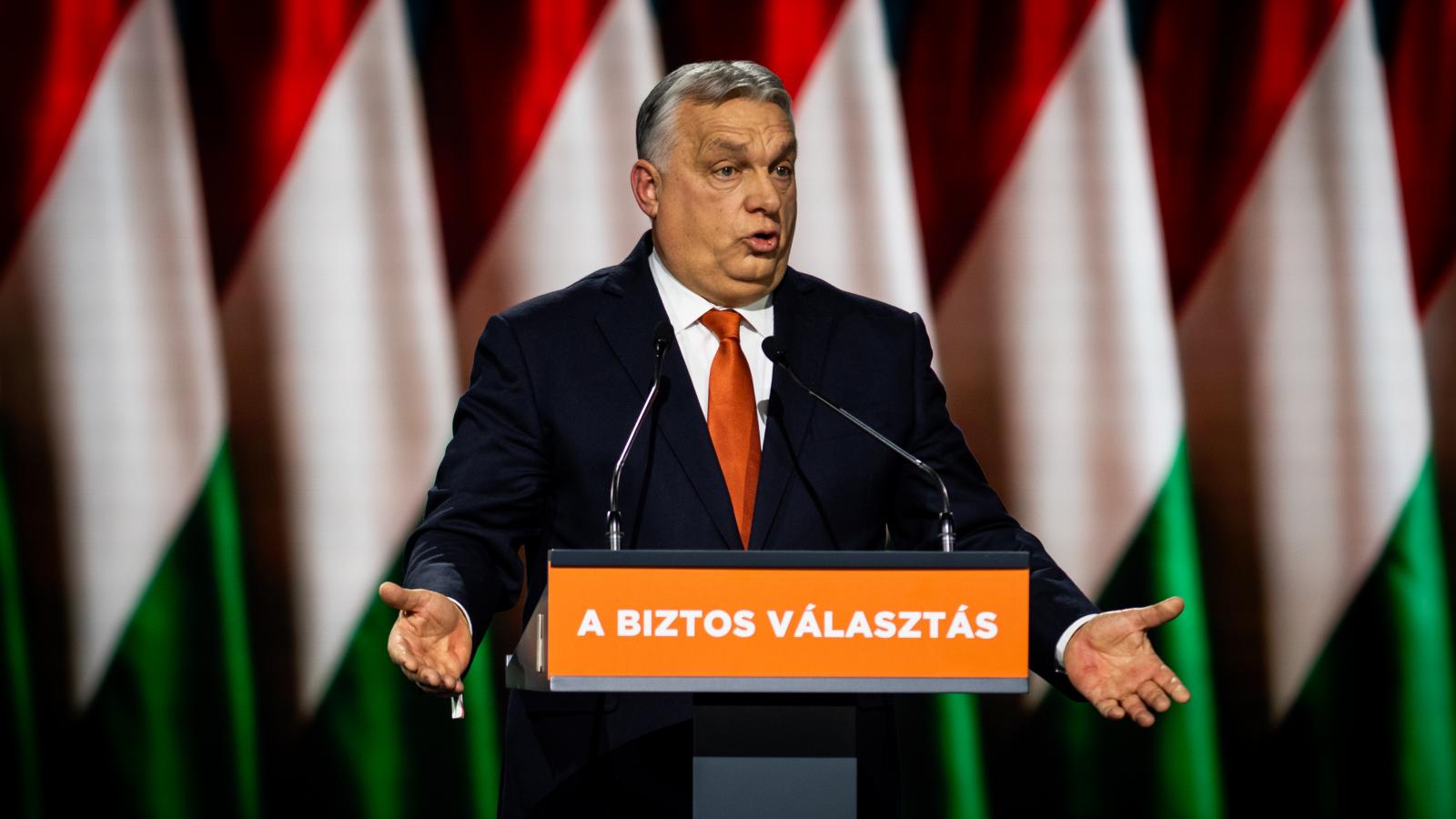 Orbán Viktor bűnözőknek nevezte a Lázár János ellen tüntető cigányokat, szerinte csak félrecsúsztak a minisztere szavai