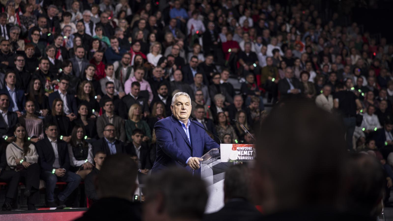 „Kinevetnének. Kell az nekem?” – Megkérdeztük, fideszes szülő itt már nem fogja meggyőzni a gyerekét, fordítva viszont más a helyzet