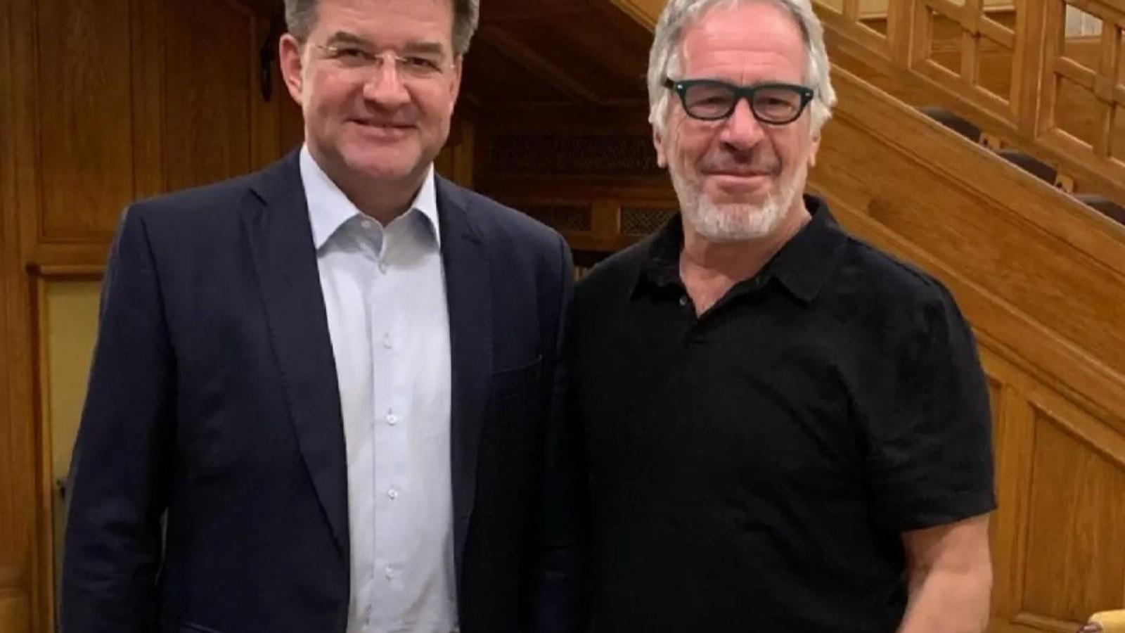 Lemondott Robert Fico tanácsadója, aki nagyon szeretett lányokról írni Jeffrey Epsteinnek