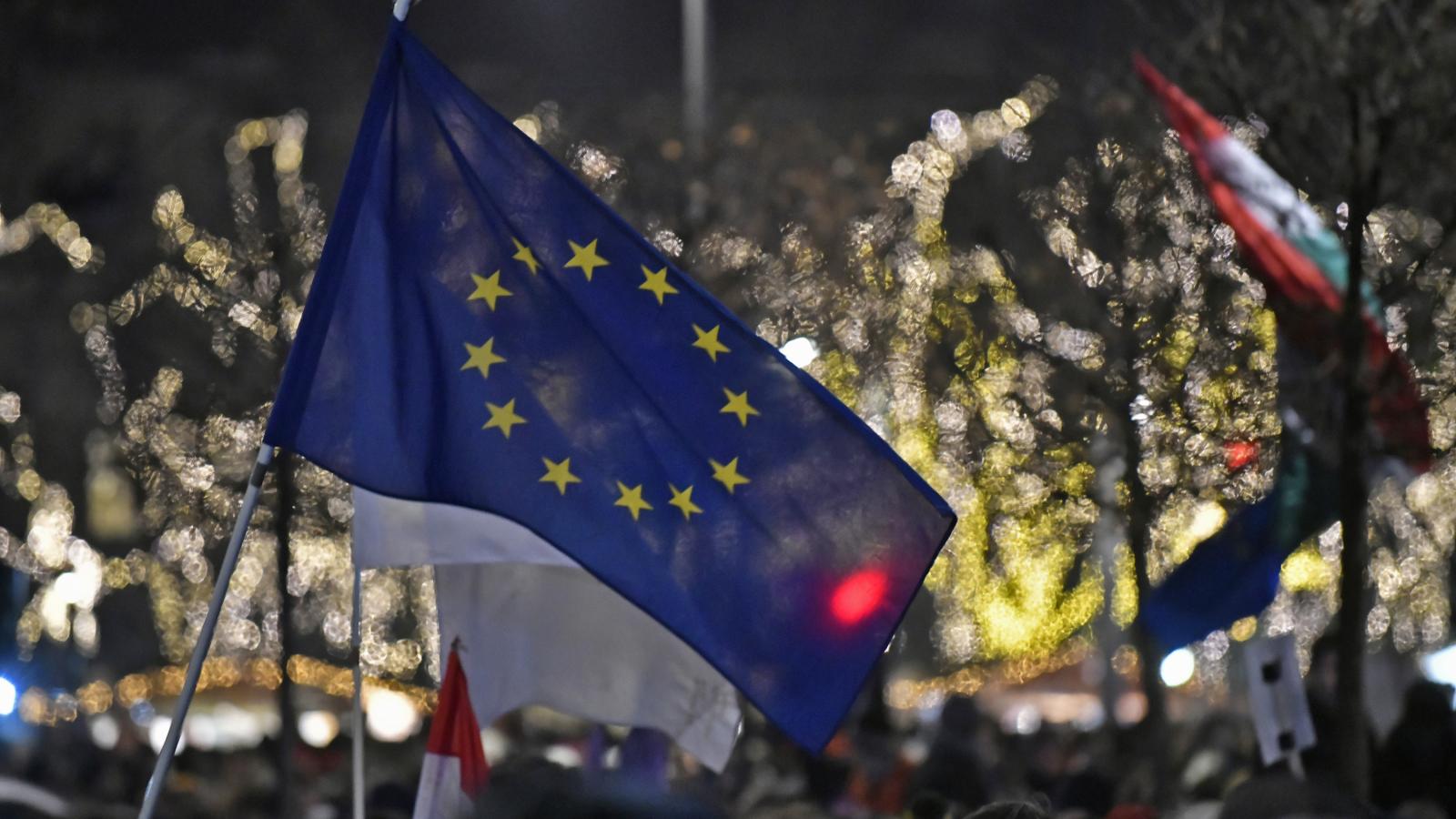 Elkészült a felmérés, a magyarok kevésbé félnek a háborútól és a migrációtól az uniós átlagnál