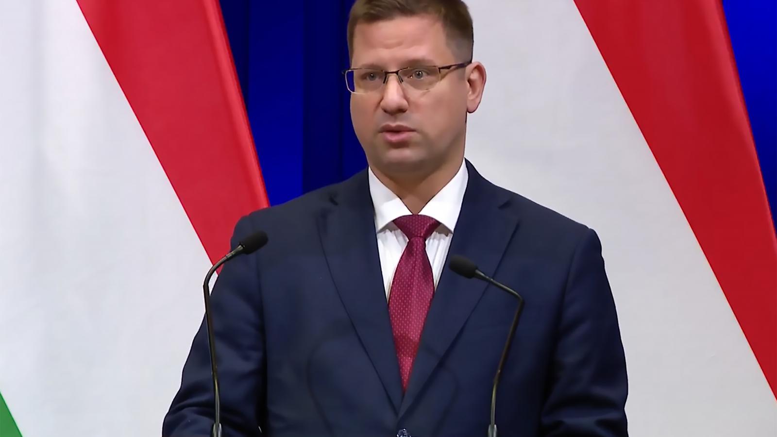 Gulyás Gergely szerint lehet, hogy a Medián kutatása a Tisza Pártban készült, Lázár-ügy pedig nincs