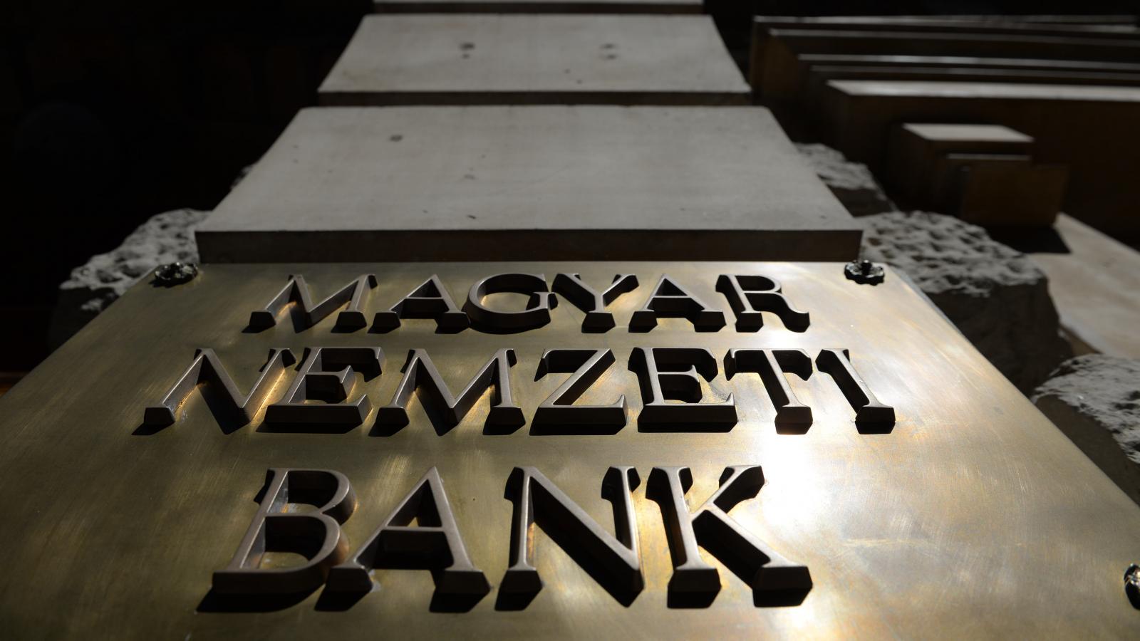 Még mindig nem hallgattak ki egyetlen gyanúsítottat sem az MNB-botrány ügyében