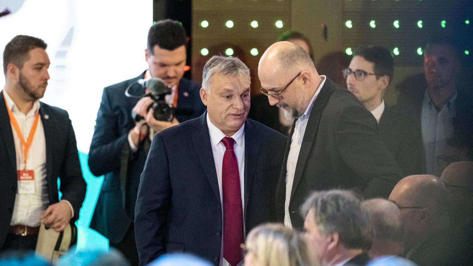 Kettő az egyben: Facebookon kínál állampolgársági és már magyar állampolgároknak választási regisztrációt a Romániai Magyar Demokrata Szövetség