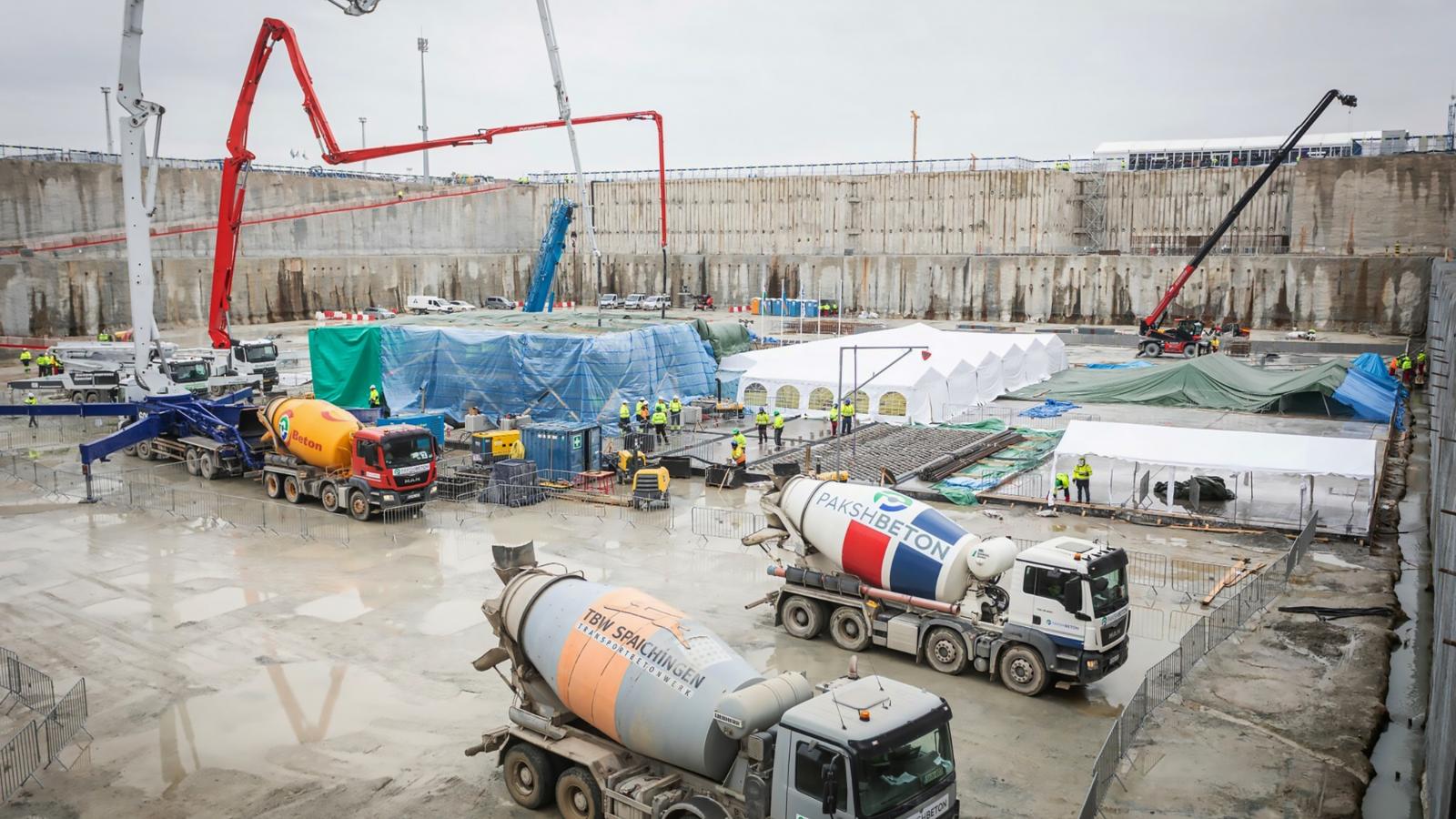 Hadházy Ákos: Jól fizető állást intézett Kubatov Gábor Pakson a korábbi szekszárdi alpolgármesternek és férjének
