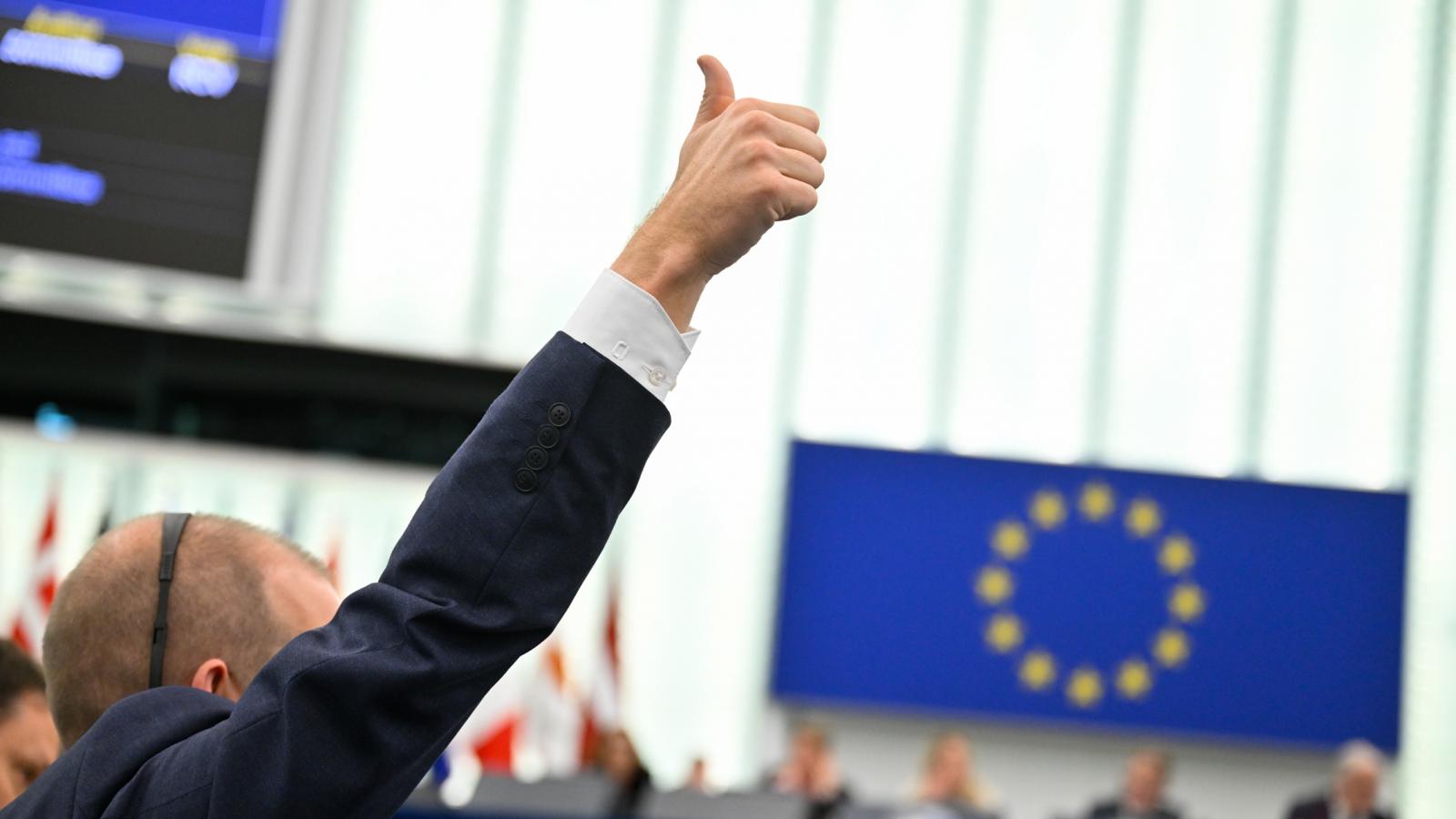 Megszavazta az Ukrajnának nyújtandó 90 milliárd eurós  hitelt az Európai Parlament