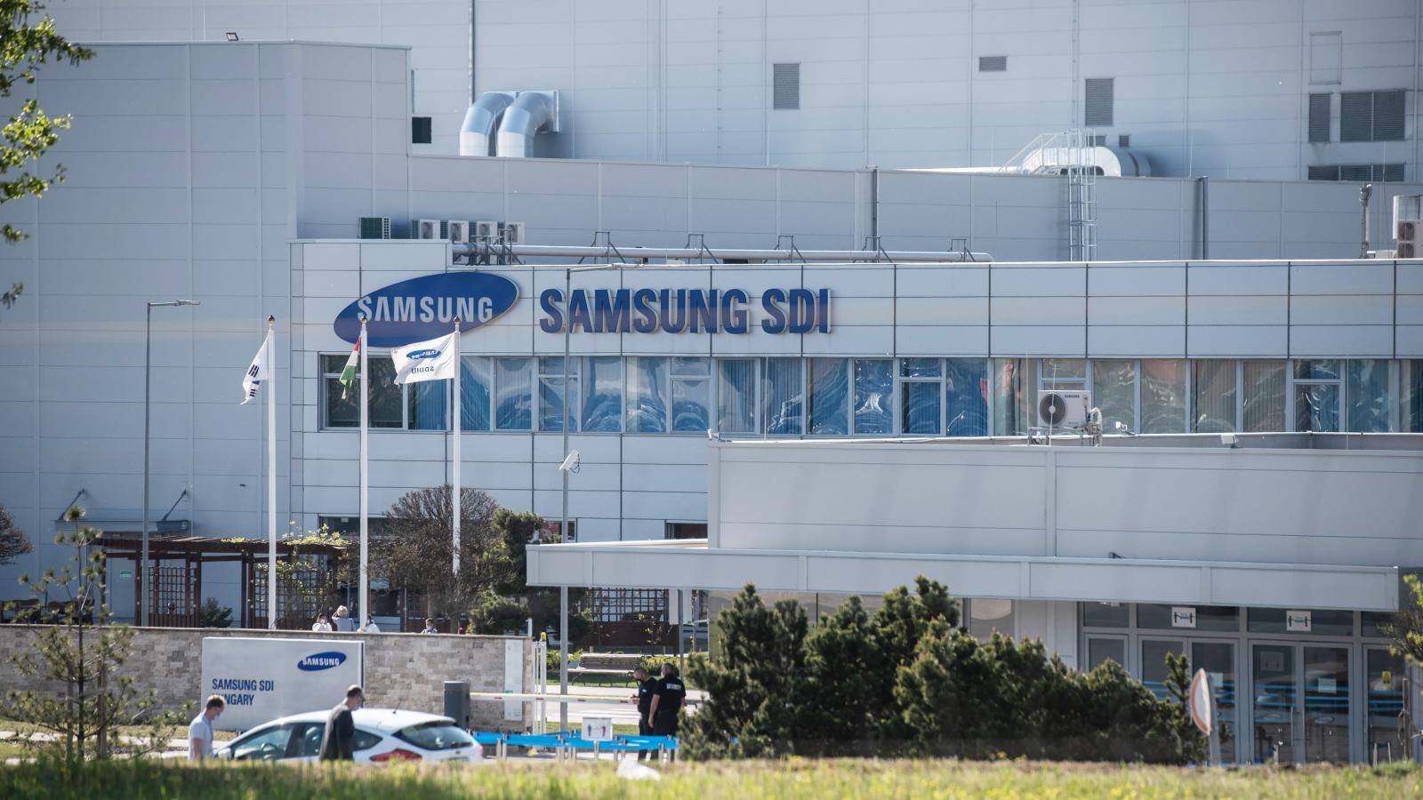 A Samsung SDI az Átlátszóra akarta uszítani az Orbán-kormányt, hogy a portál ne írhasson a gödi akkugyár visszaéléseiről