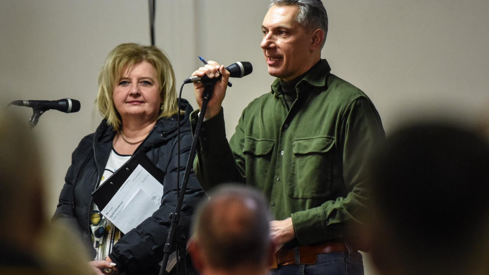 Pénzek, imák, strómanok: hol krimi, hol szatíra szereplői bukkannak fel a fideszes dél-somogyi képviselőjelölt múltjából