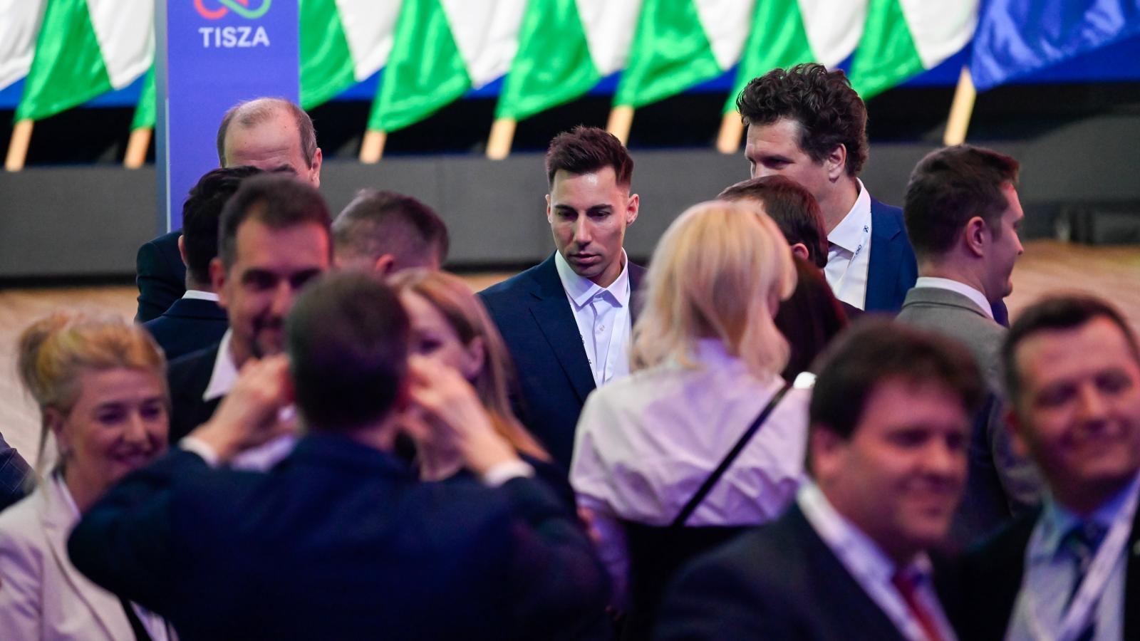 „Orbán Viktorról is lehet ilyen videó, csak arról nem tudunk”