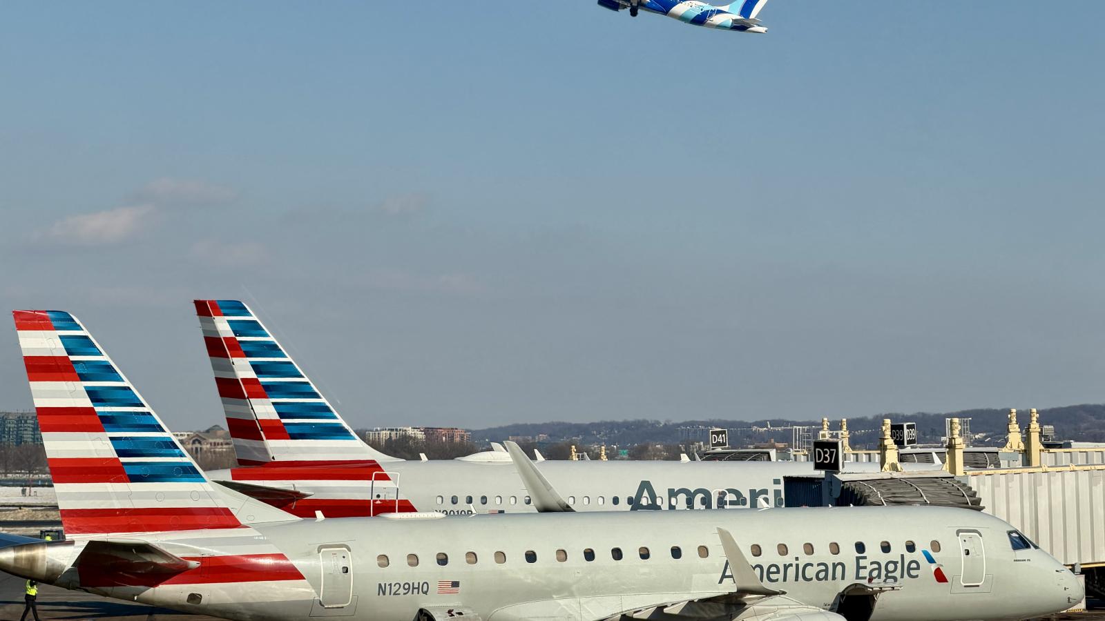 A részleges kormányzati leállás miatt fizetés nélkül dolgoznak az amerikai repülőterek biztonsági alkalmazottai