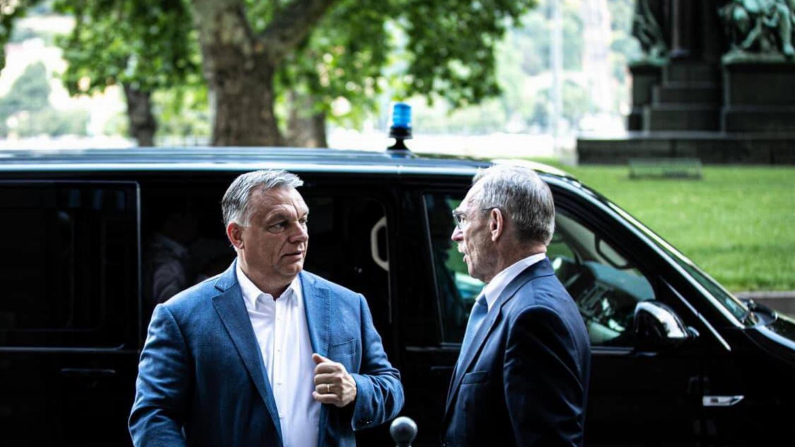 Orbán Viktor Korda Györggyel és Pintér Sándorral ultizott egy budai étteremben