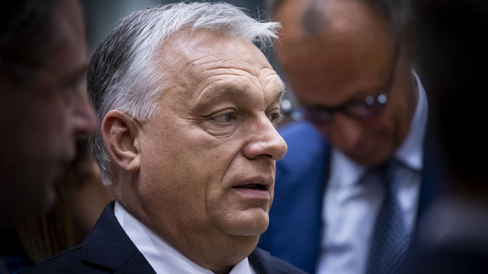 Az MVM borítékban, a rezsistopról szóló levéllel együtt kézbesíti Orbán Viktor üzenetét