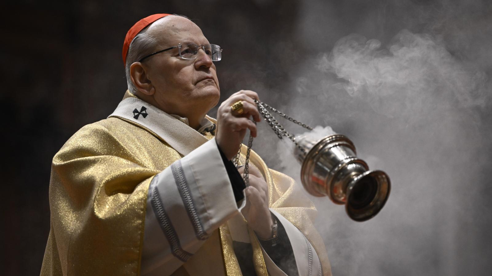 Erdõ Péter bíboros, esztergom-budapesti érsek újévi szentmisét celebrál az esztergomi Nagyboldogasszony- és Szent Adalbert-fõszékesegyházban 2026. január 1-én