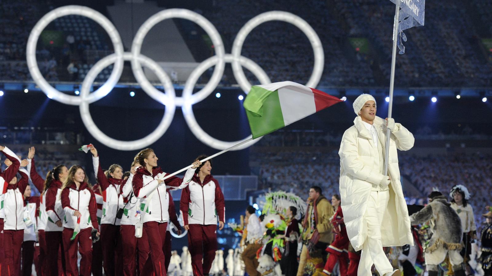 A magyar küldöttség a téli olimpia nyitóceremóniáján