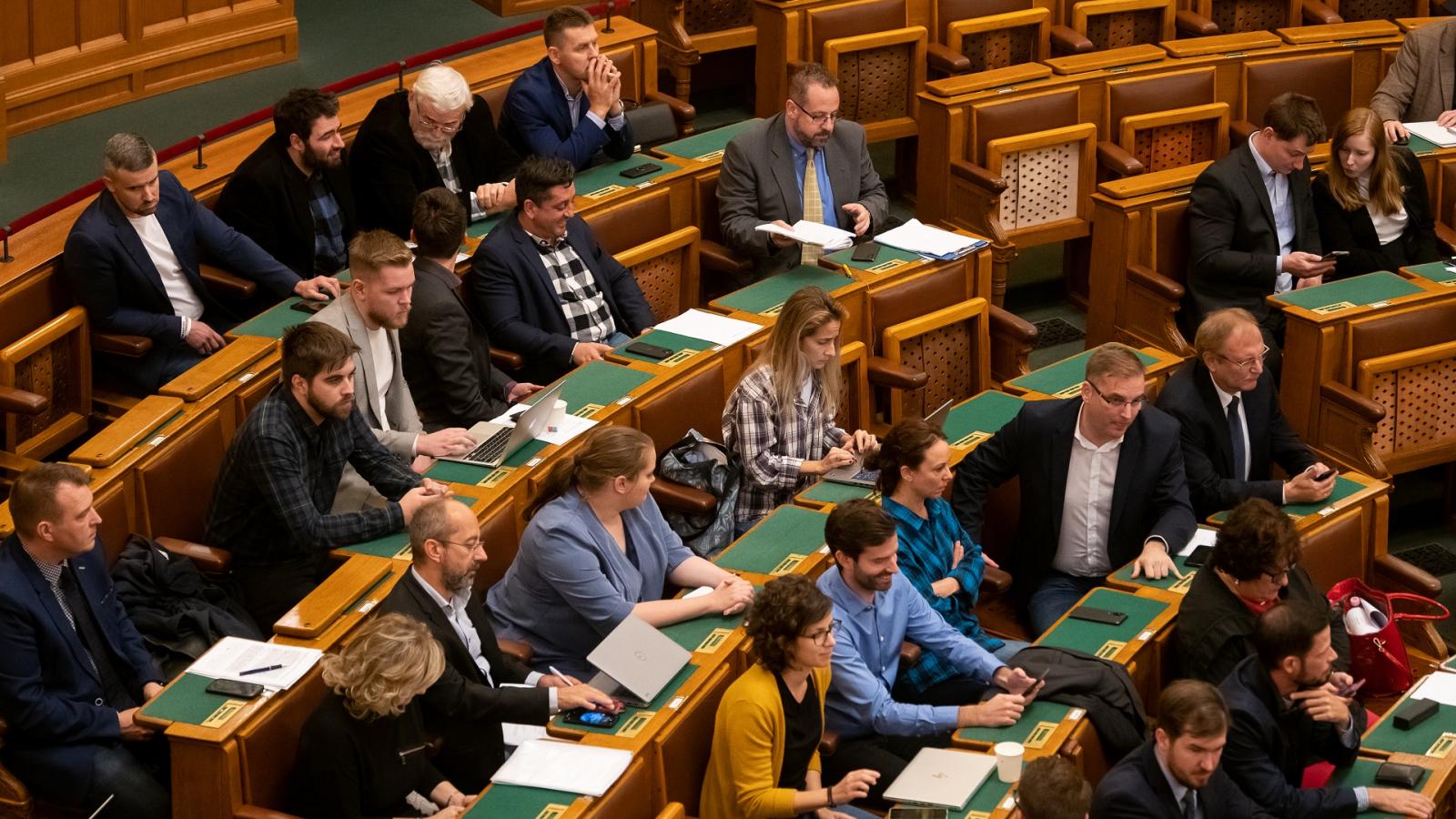 Ellenzéki padsorok 2022 októberében. Többen idén is szerencsét próbálnak