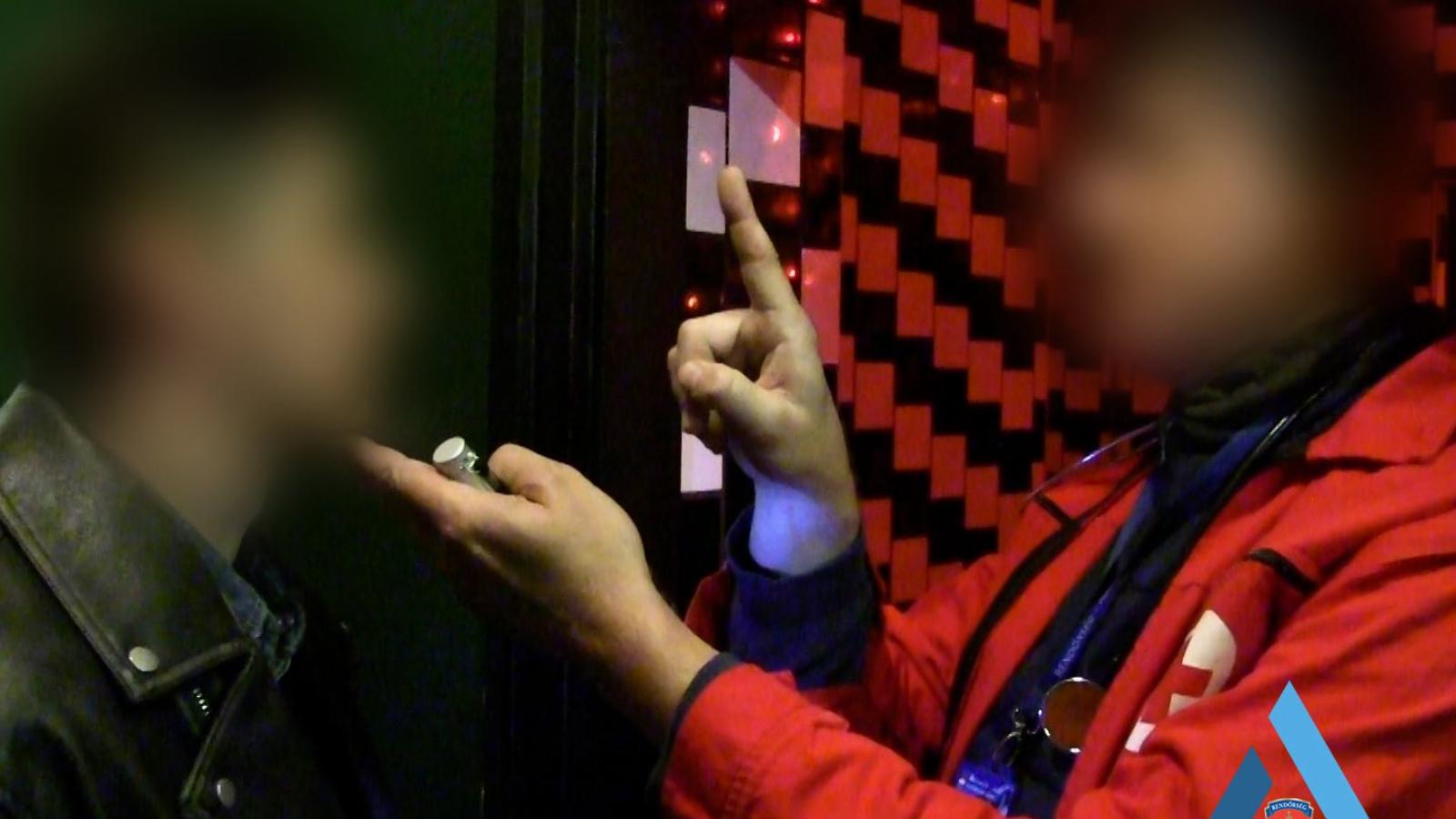 Sokan látnak a hatósági fellépésekben olyan politikai eszközt, amely alibiként használja a kábítószer-ellenes hadjáratot