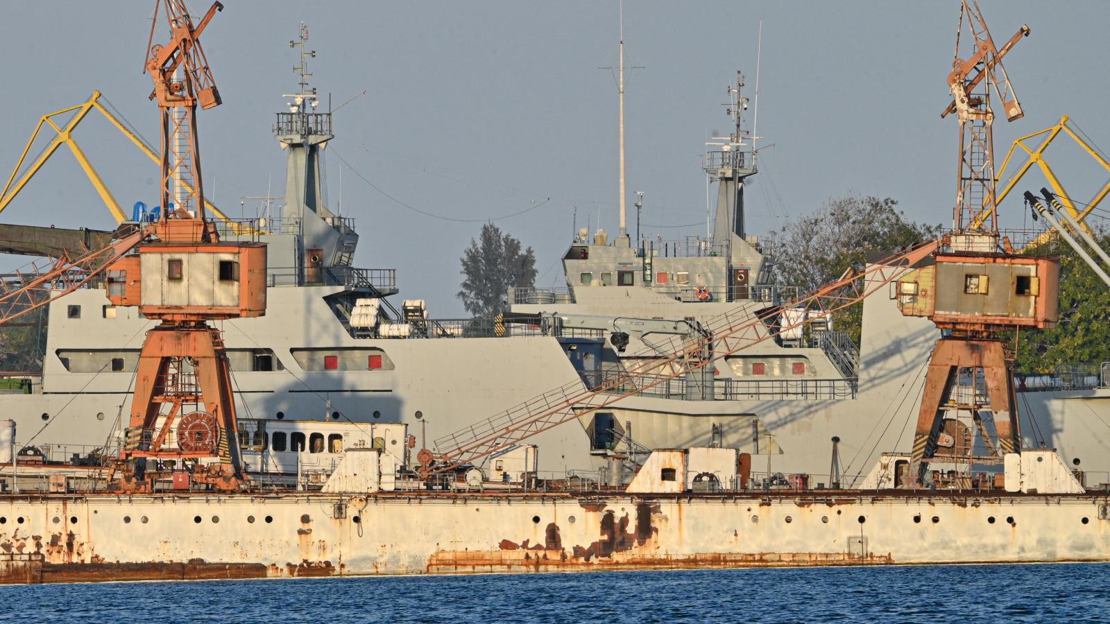 Kubai parti őrség hajói kikötöttek Havanna kikötőjében 2026. február 25-én.