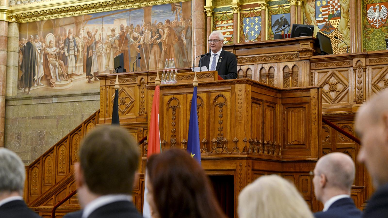 Ritter Imre a pulpituson. Az előző német képviselő volt fideszes polgármesterjelölt is