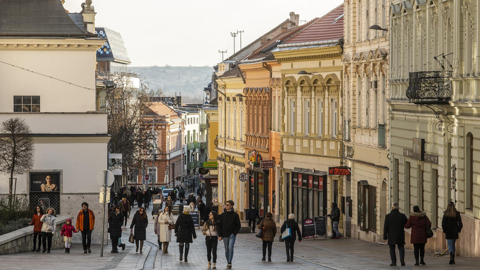 Pécs. A Fidesz érzi az elutasítottságot, nem is reklámozzák agyon a narancsos emblémát
