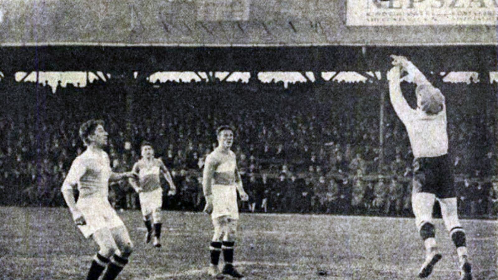 Opata Zoltán (a bal szélen) nem csak a Vasas ellen bizonyított