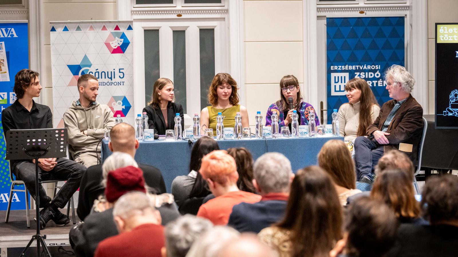 Mindegyik írásmű alkotója szívvel-lélekkel ott áll az előadott történet vagy a lelkiállapotrajz mögött, e művek lebilincselő hitelessége mindenekelőtt ebből ered