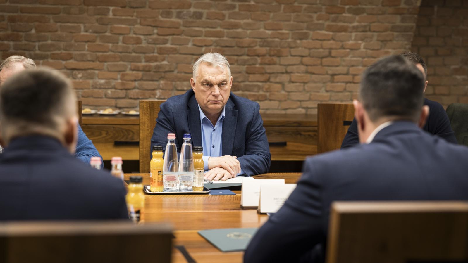 Orbán Viktor a Védelmi Tanács ülésén február 28-án
