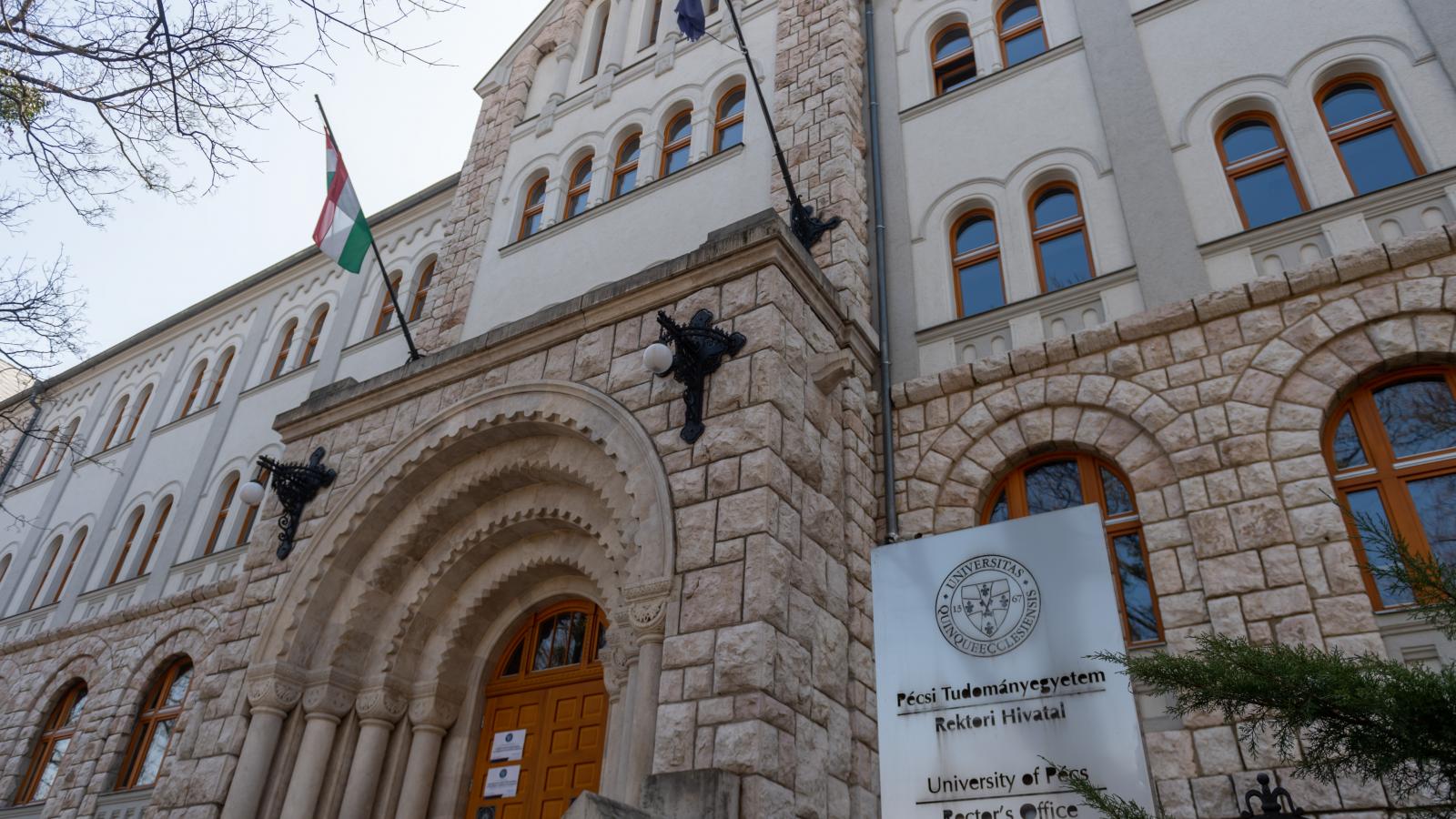  Pécsi Tudományegyetem, rektori hivatal. 