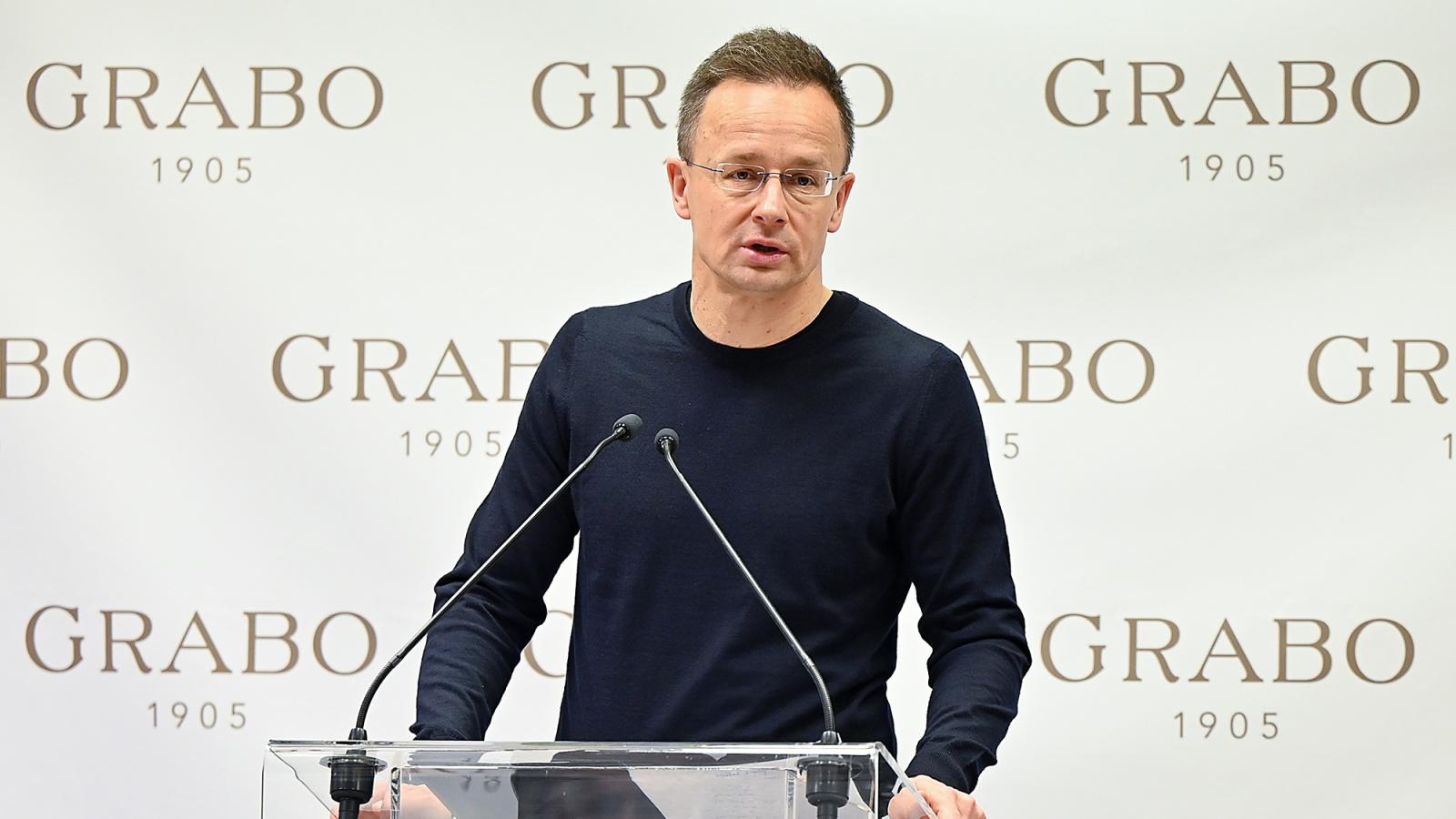 Ukrajna bekérette Magyarország kijevi nagykövetségi ügyvivőjét, Szijjártó Péter szerint teljesen elveszítették a józan eszüket