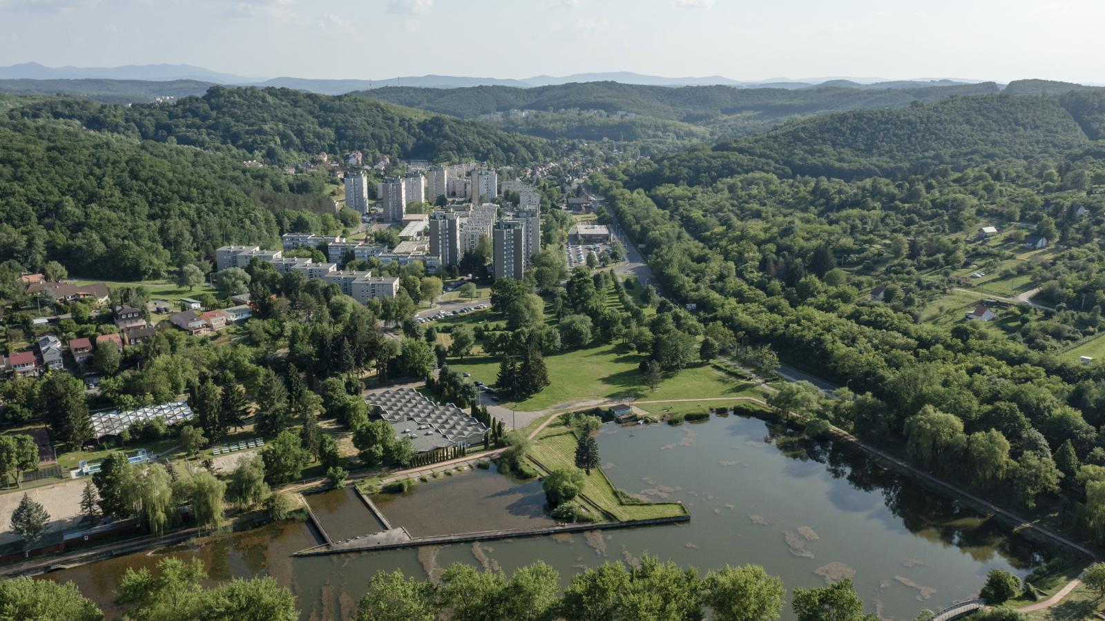 Havi 110 ezer forintért bérel a salgótarjáni önkormányzattól egy 5630 négyzetméteres területet a fideszes képviselő cége