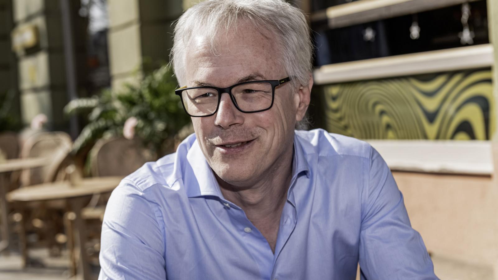 „Indul a tűzijáték, március 15-ig előkerülnek az első  betárazott sztorik a pártok és a jelöltjeik ellen”