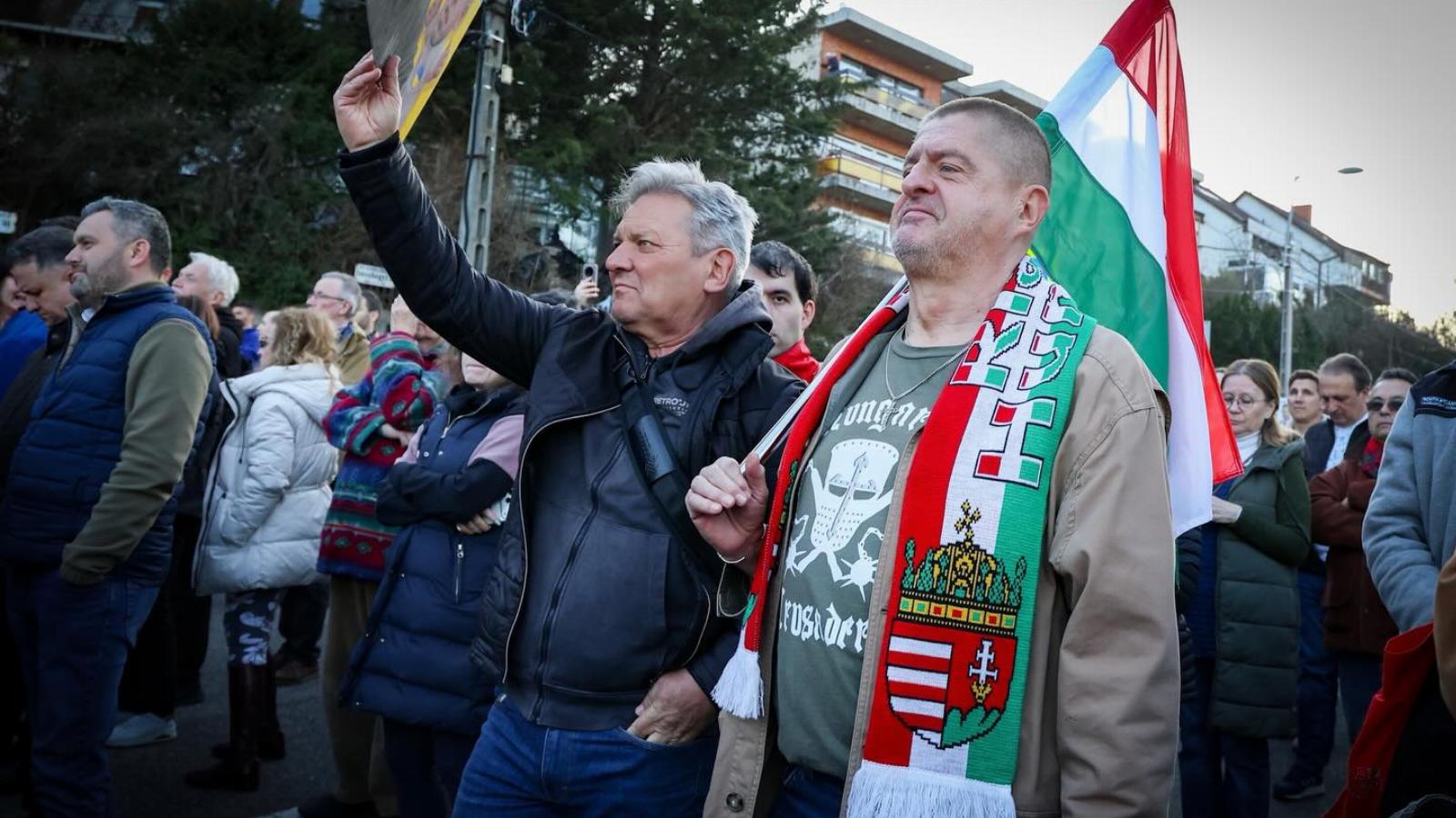 Szijjártó Péter: Volodimir Zelenszkij vegyen vissza az arcából