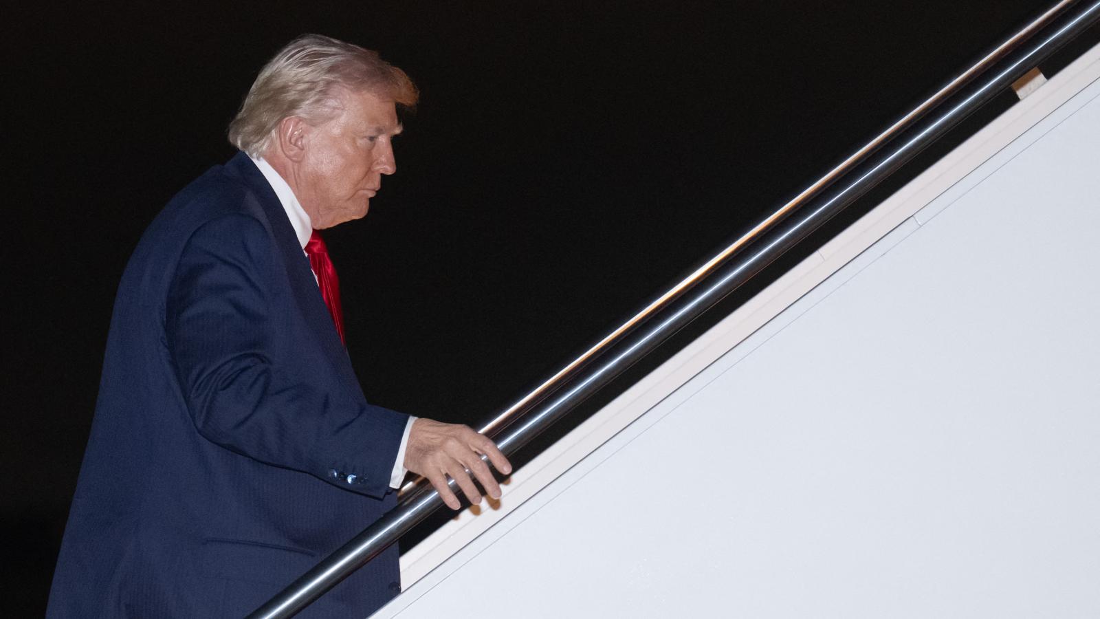 Donald Trump bejelentette, hogy az amerikai hadiipar megnégyszerezi a különleges osztályú fegyverzet gyártását