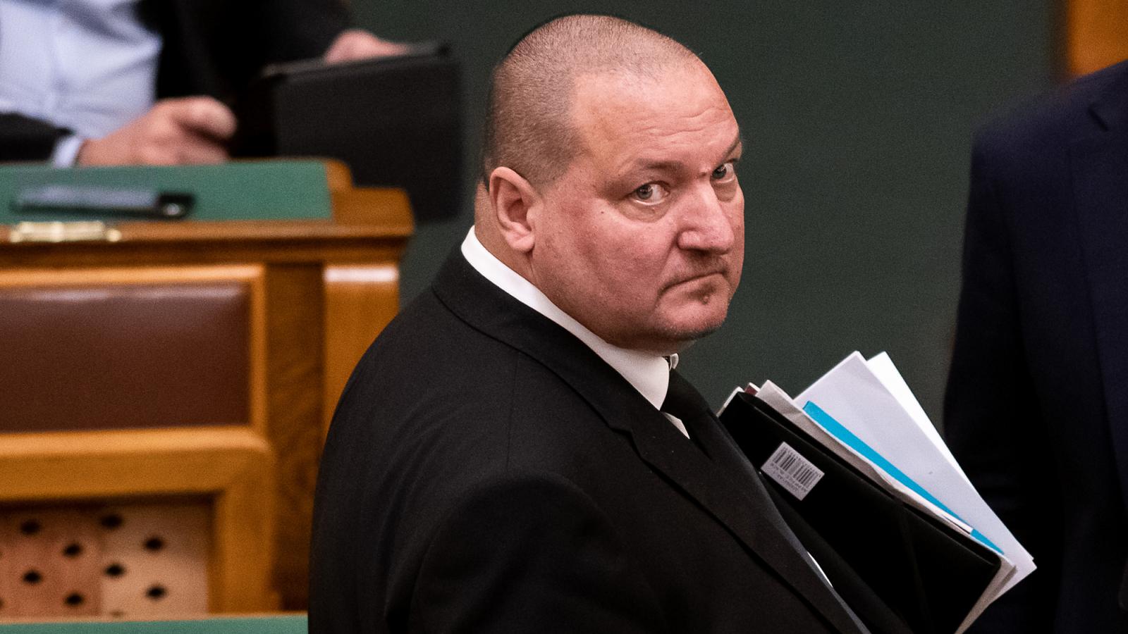 Hadházy Ákos: Németh Szilárd lánya konzul lett Kuala Lumpurban