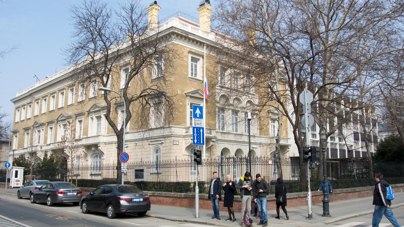 Magyar Péterrel válaszolt a budapesti orosz nagykövetség, amikor arról kérdezték, beavatkozik-e a Putyin-rezsim a parlamenti választásba