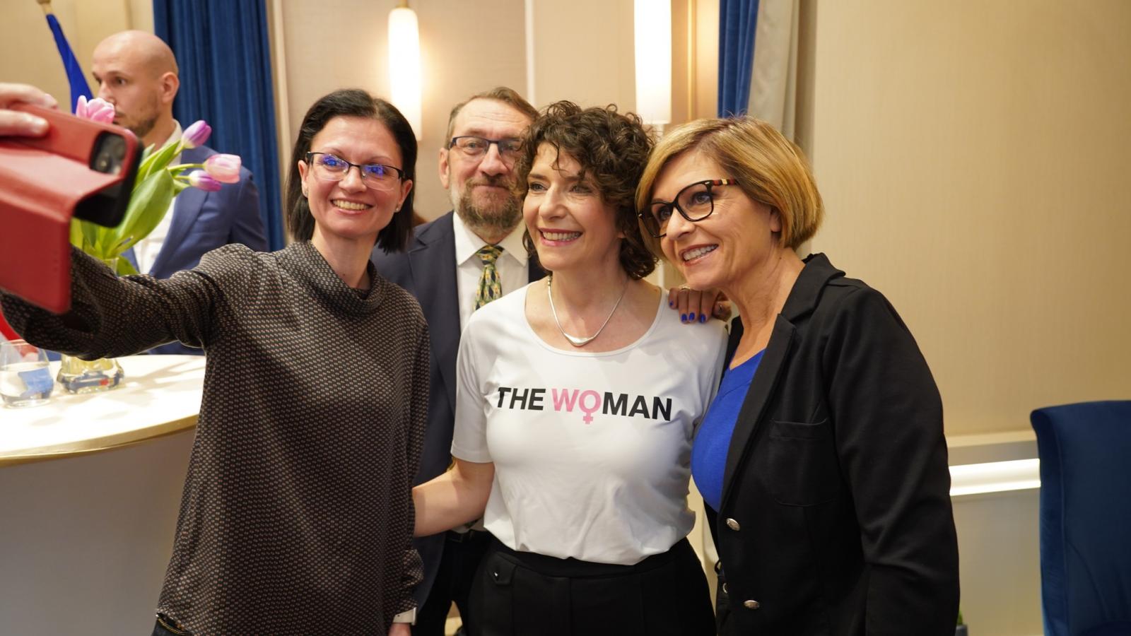 Dobrev Klára: Megint él a tévedhetetlen férfiak mítosza