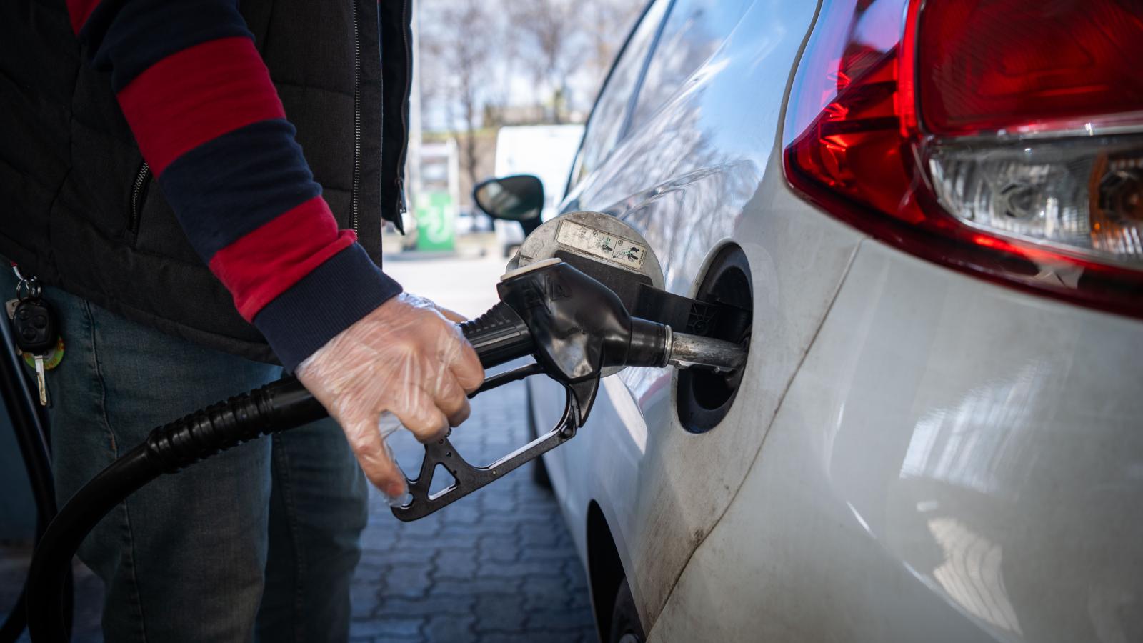 220 millióért autóztak közpénzből tavaly a parlamenti képviselők, az ellenzékiek kanyarban sem voltak a fideszesekhez képest