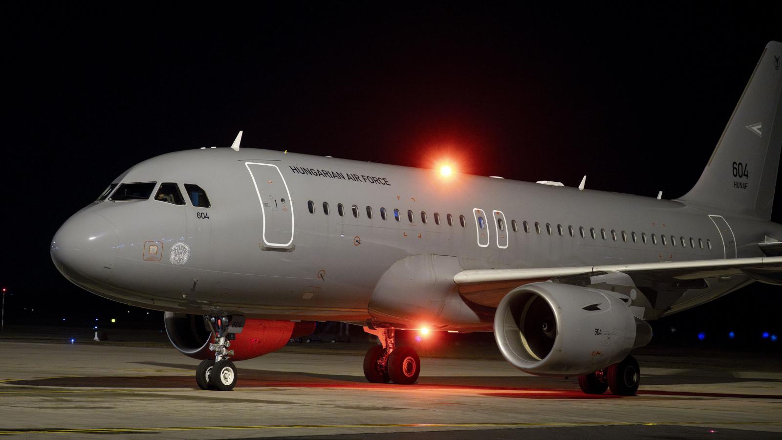 Már csaknem ezer embert hoztak Magyarországra a mentesítő járatokkal a Közel-Keletről